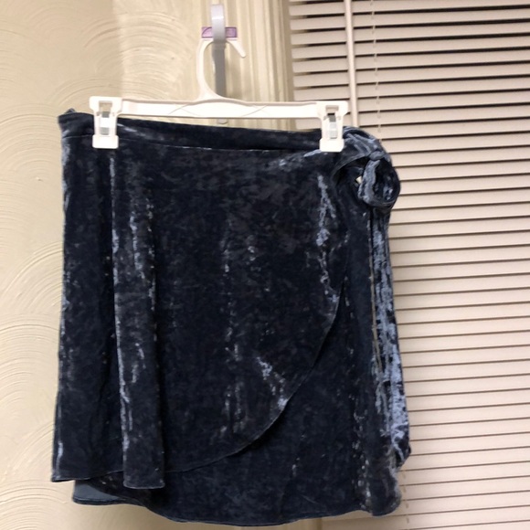Velvet wrap skirt - Picture 2 of 4